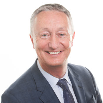 Robert Curry, Litigation & Senior Partner